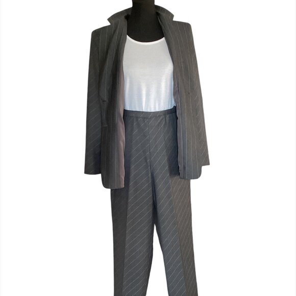 VINTAGE ARMANI COLLEZIONI 100% Virgin Wool 2-PC Grey Pinstripe Pant Suit, Sz 6 - Picture 3 of 14